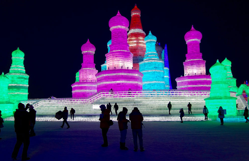 Harbin nocą, oświetlone lodowy rzeźby