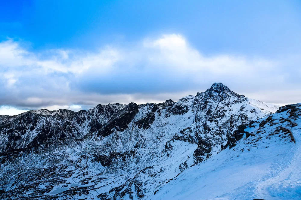 Orla Perć, zaśnieżone tatrzańskie szczyty