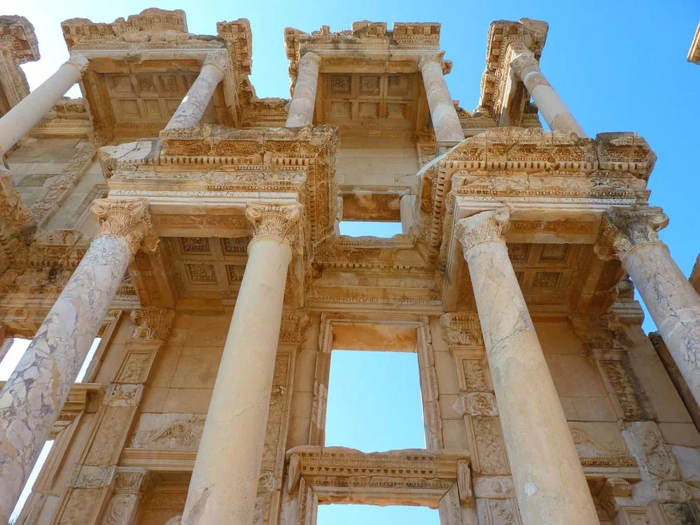 Ruiny biblioteki Celsusa w Efez