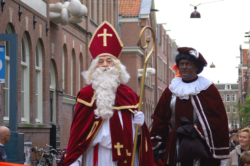 Sinterklass w towarzystwie Zwarte Pieta