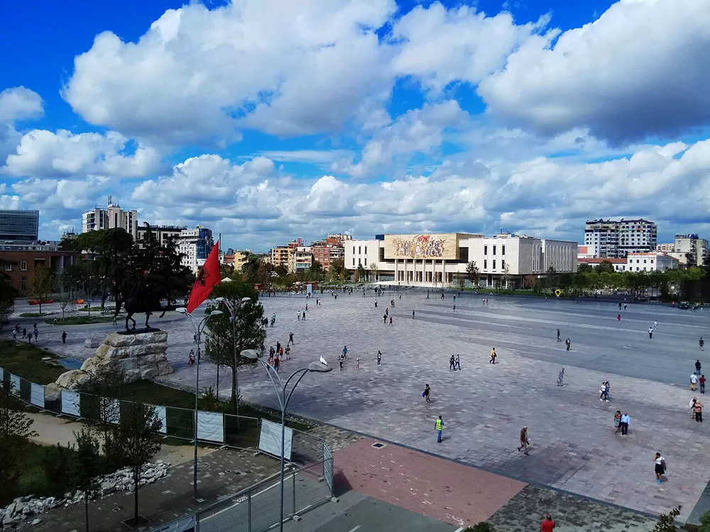 Plac Skanderbega, Centralny plac w Tiranie