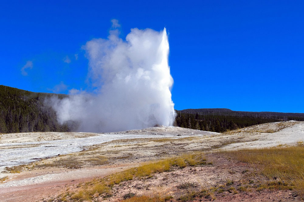 Gejzer Old Faithful w Parku Yellowstone