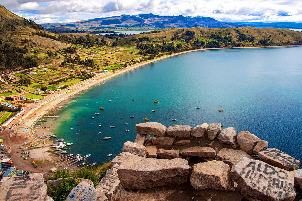 Boliwia. Zatoka jeziora Titicaca w Copacabana