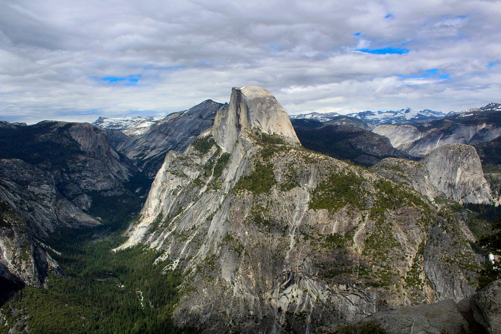 Half Dome - jedna z popularnych formacji skalnych w parku Yosemite