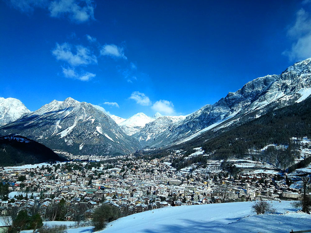 Bormio w czasie zimy. Turystyczne centrum Parku Narodowego Stelvio