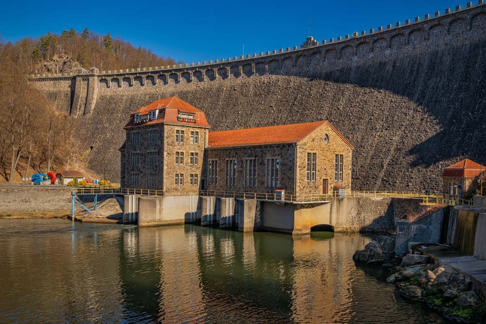 Elektrownia Pilchowice I znajdująca się u podnóża zapory